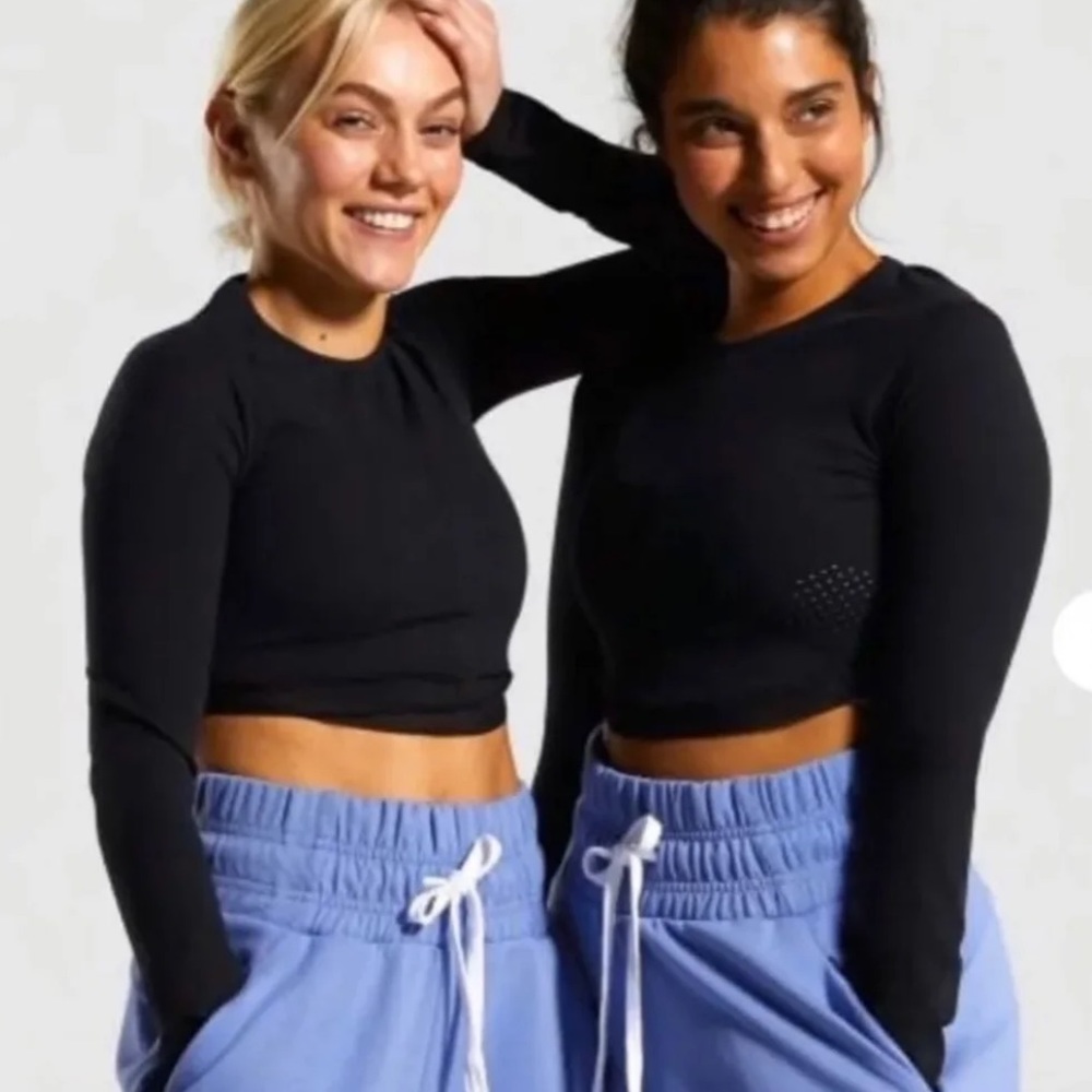 Whitney Simmons crop top black